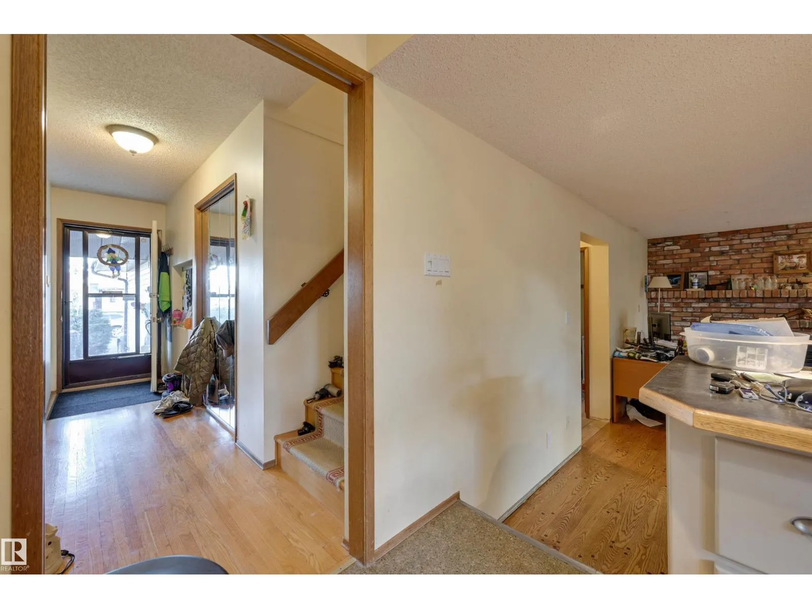 10463 21 AV NW NW