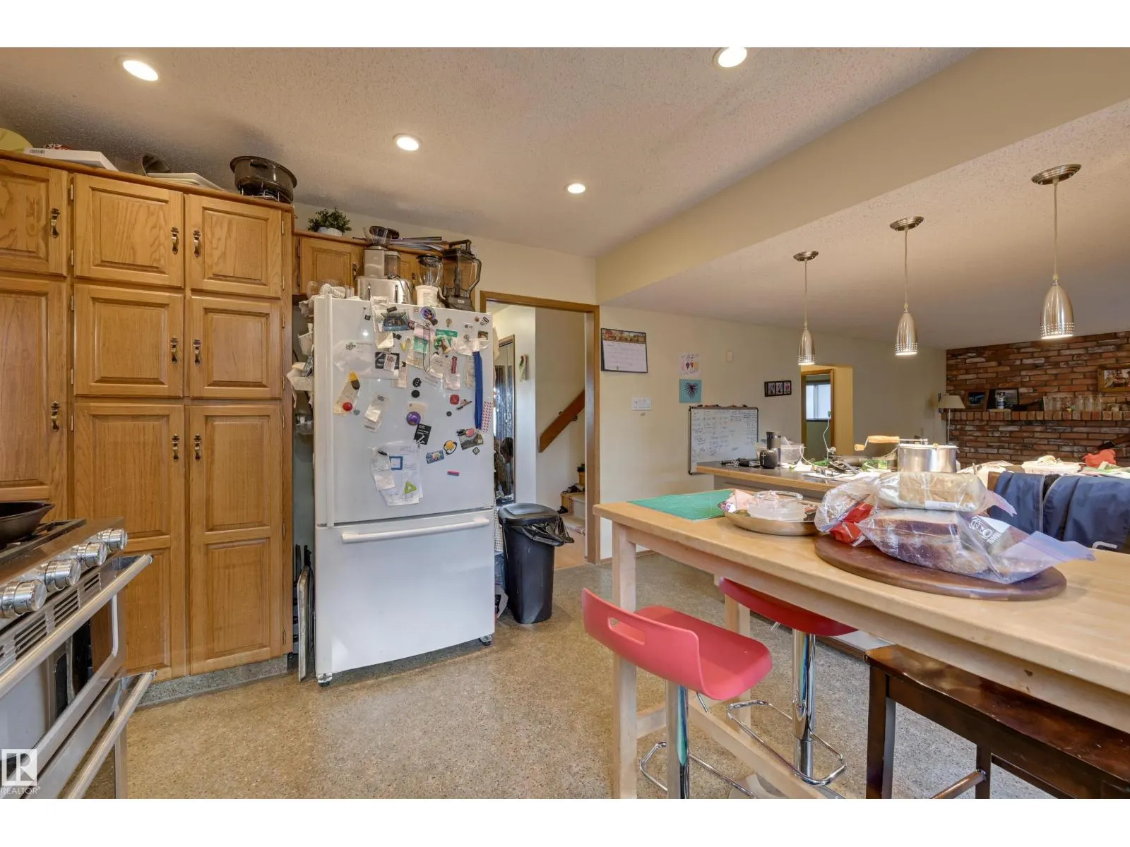 10463 21 AV NW NW
