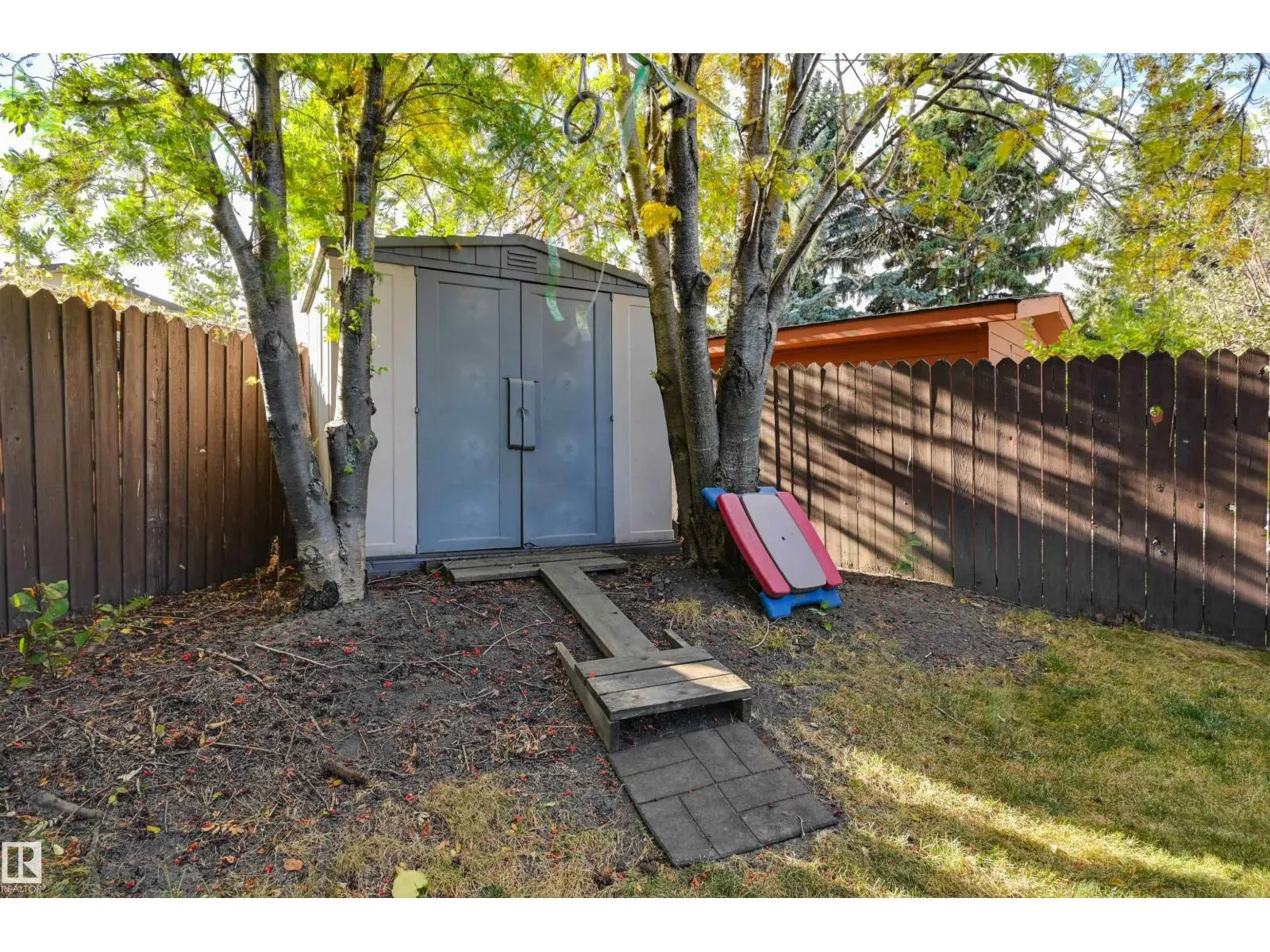 10463 21 AV NW NW