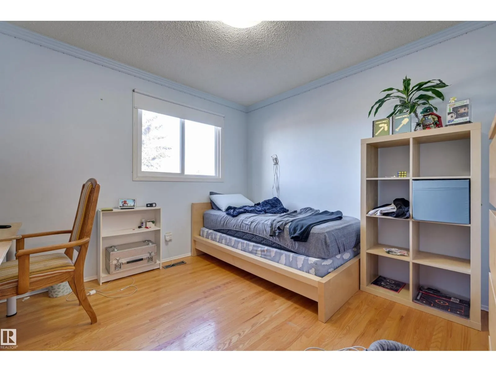 10463 21 AV NW NW