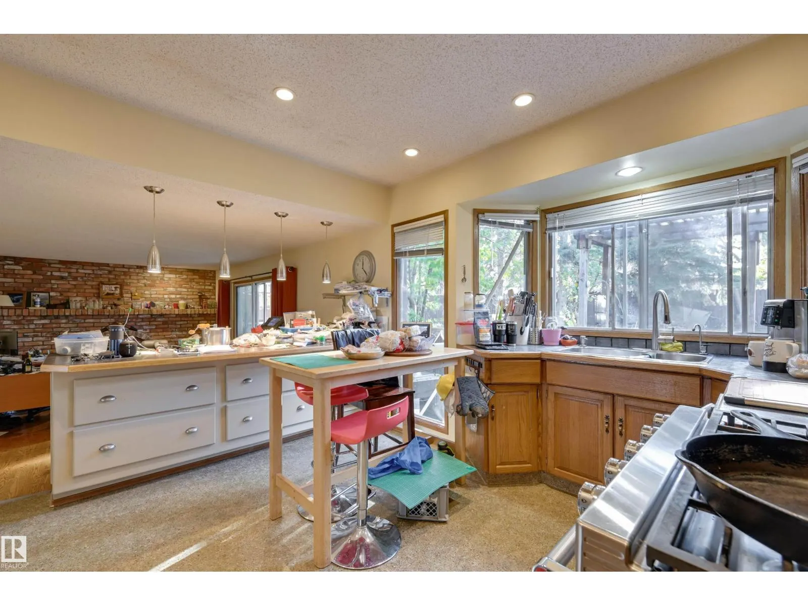 10463 21 AV NW NW