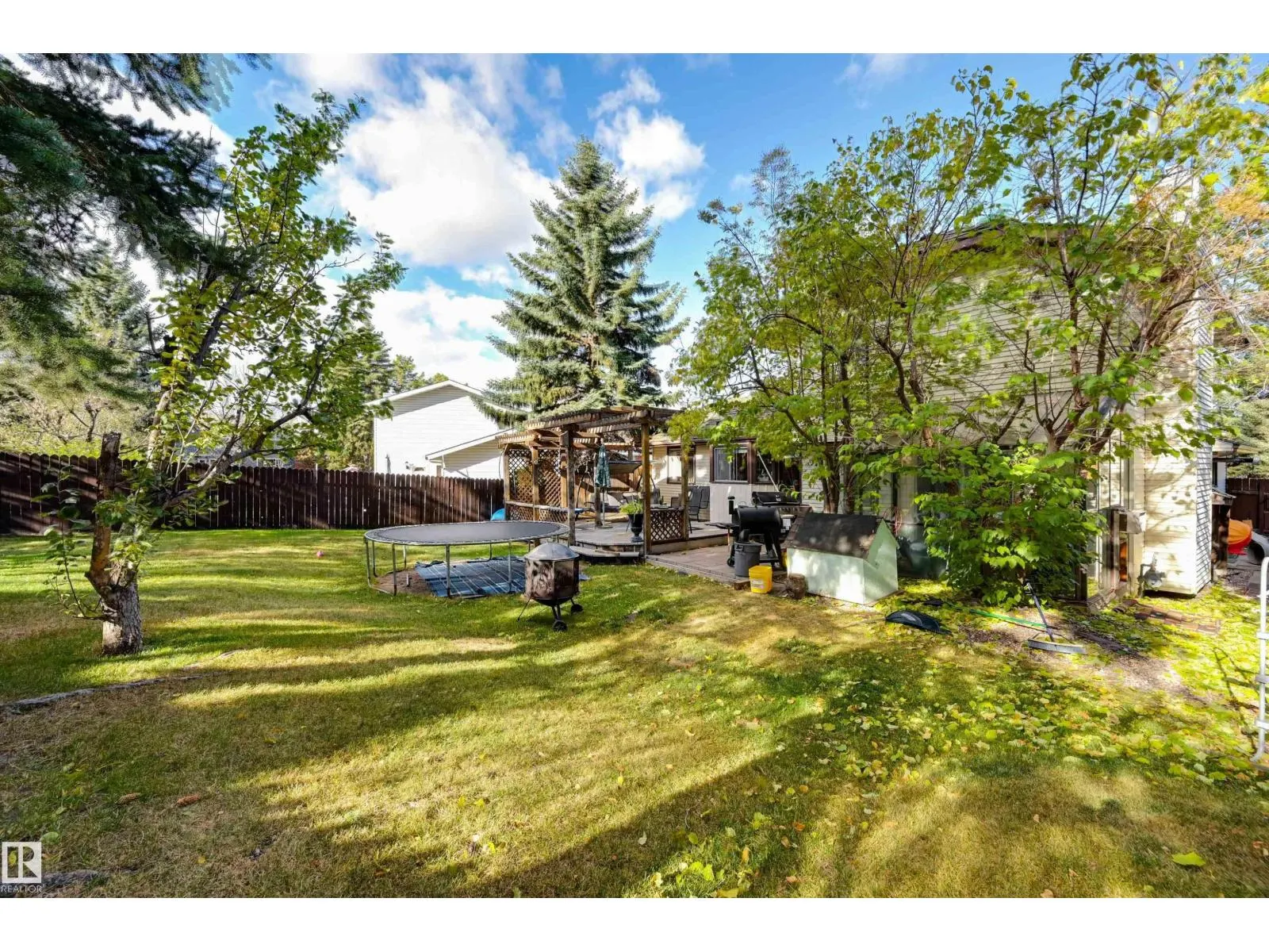 10463 21 AV NW NW