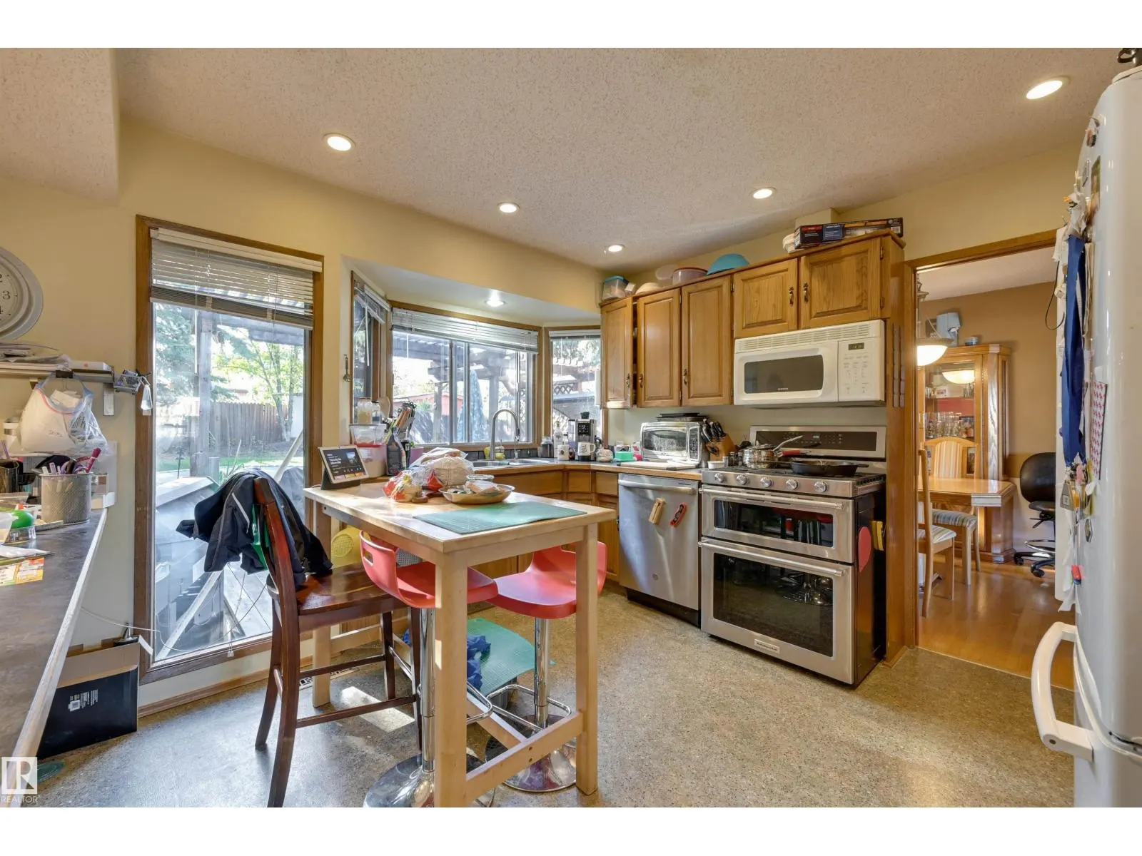 10463 21 AV NW NW