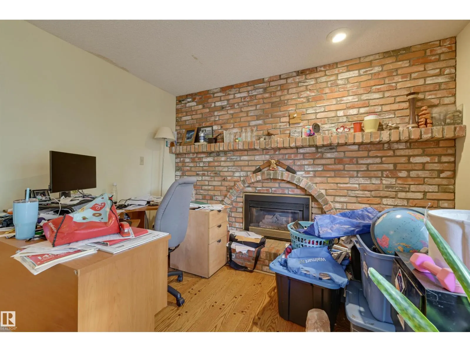 10463 21 AV NW NW