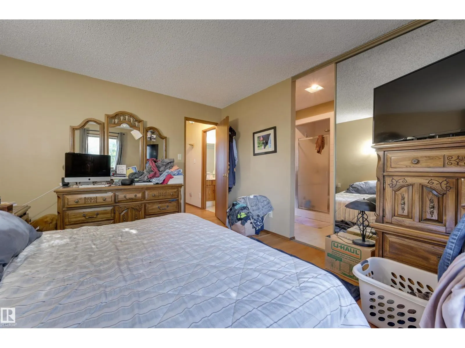 10463 21 AV NW NW