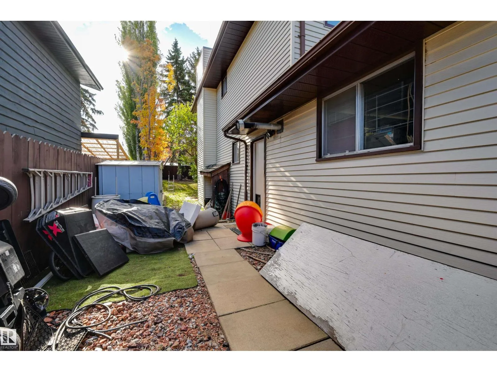 10463 21 AV NW NW