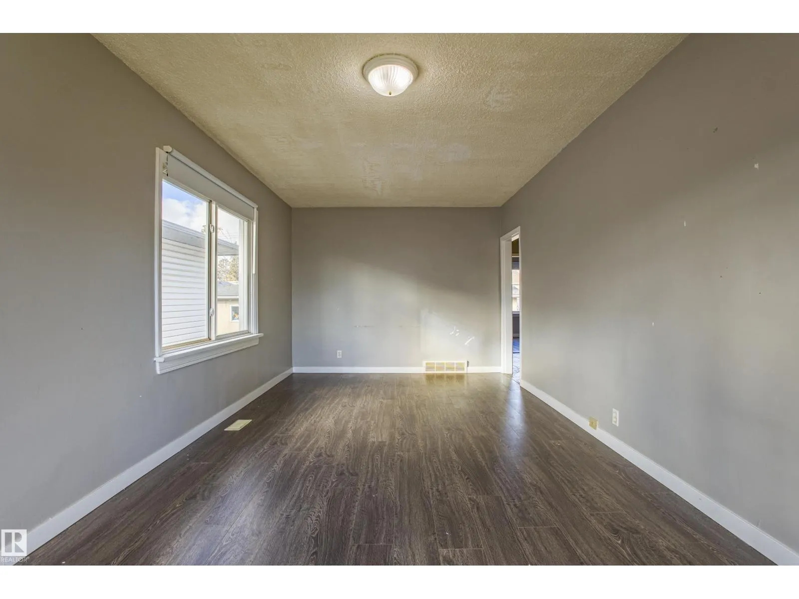 12716 12718 94 ST NW