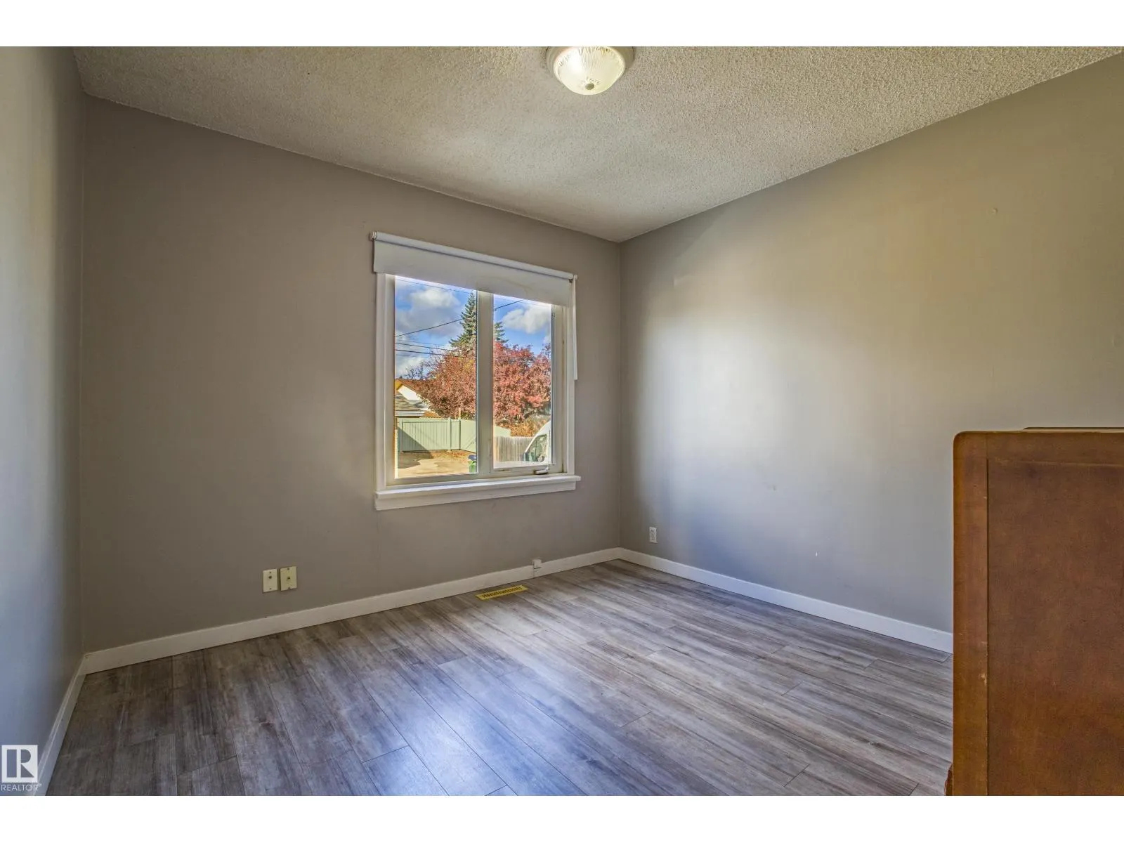 12716 12718 94 ST NW