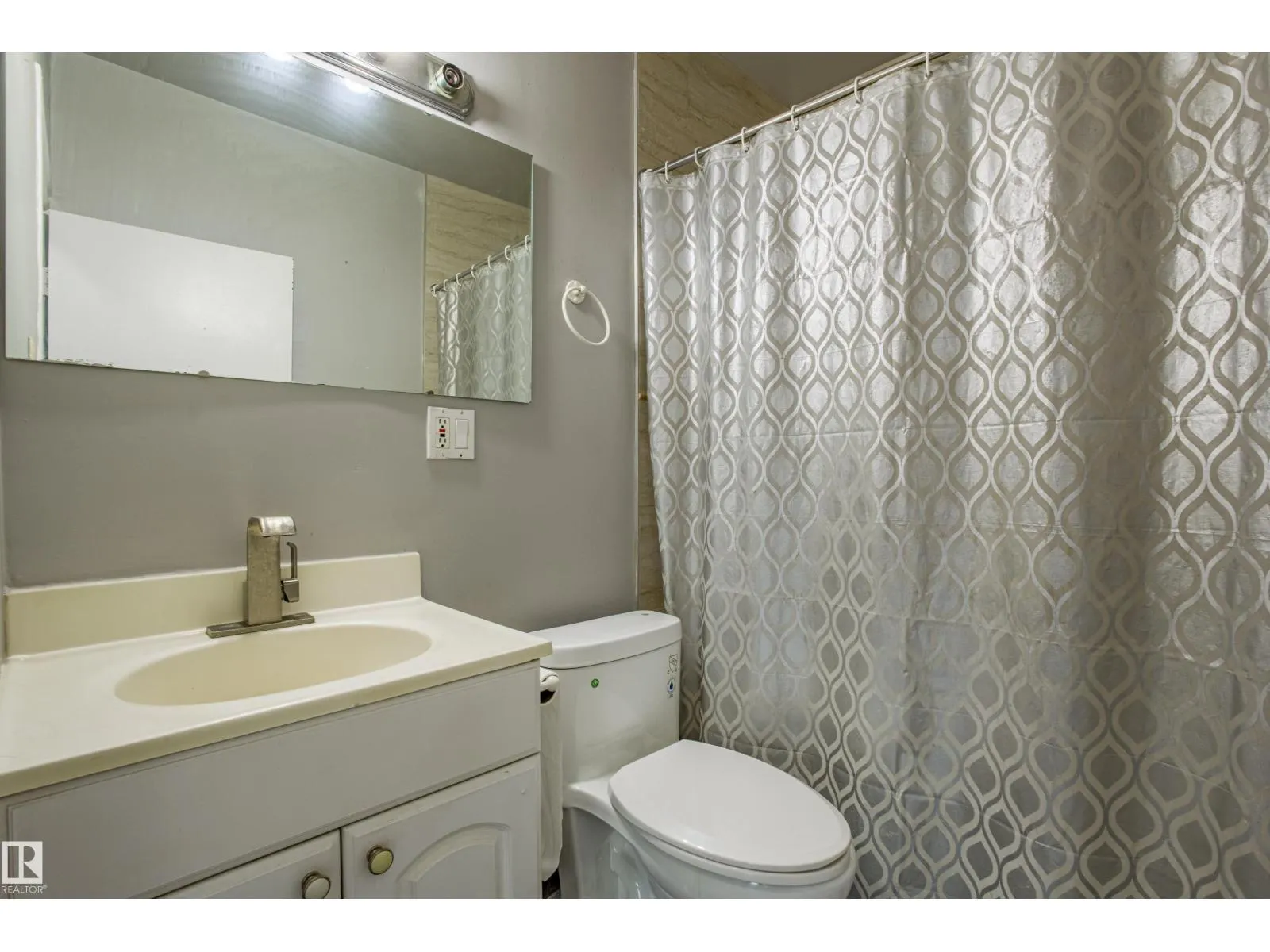 12716 12718 94 ST NW