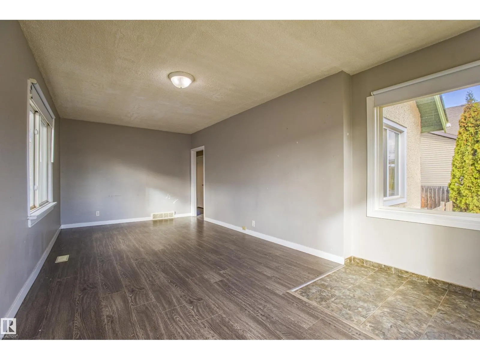 12716 12718 94 ST NW