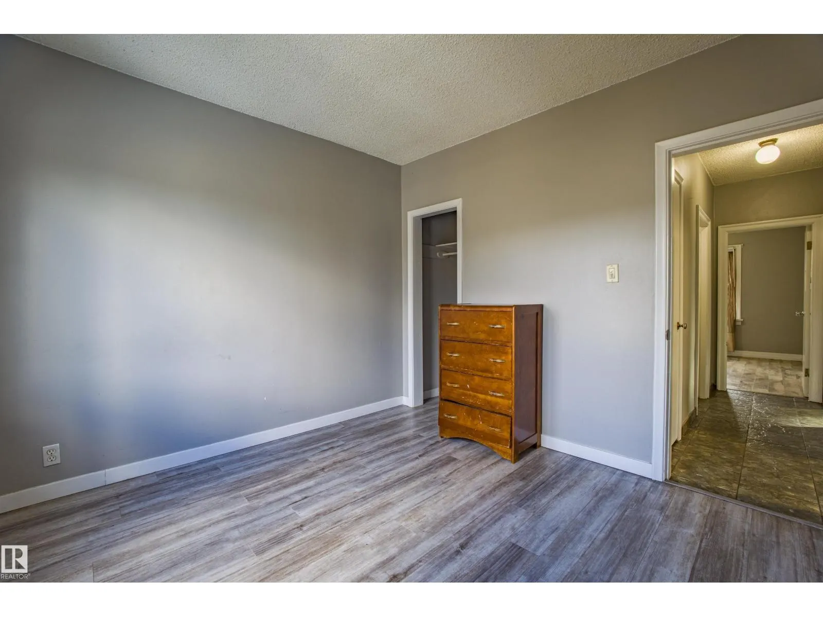 12716 12718 94 ST NW