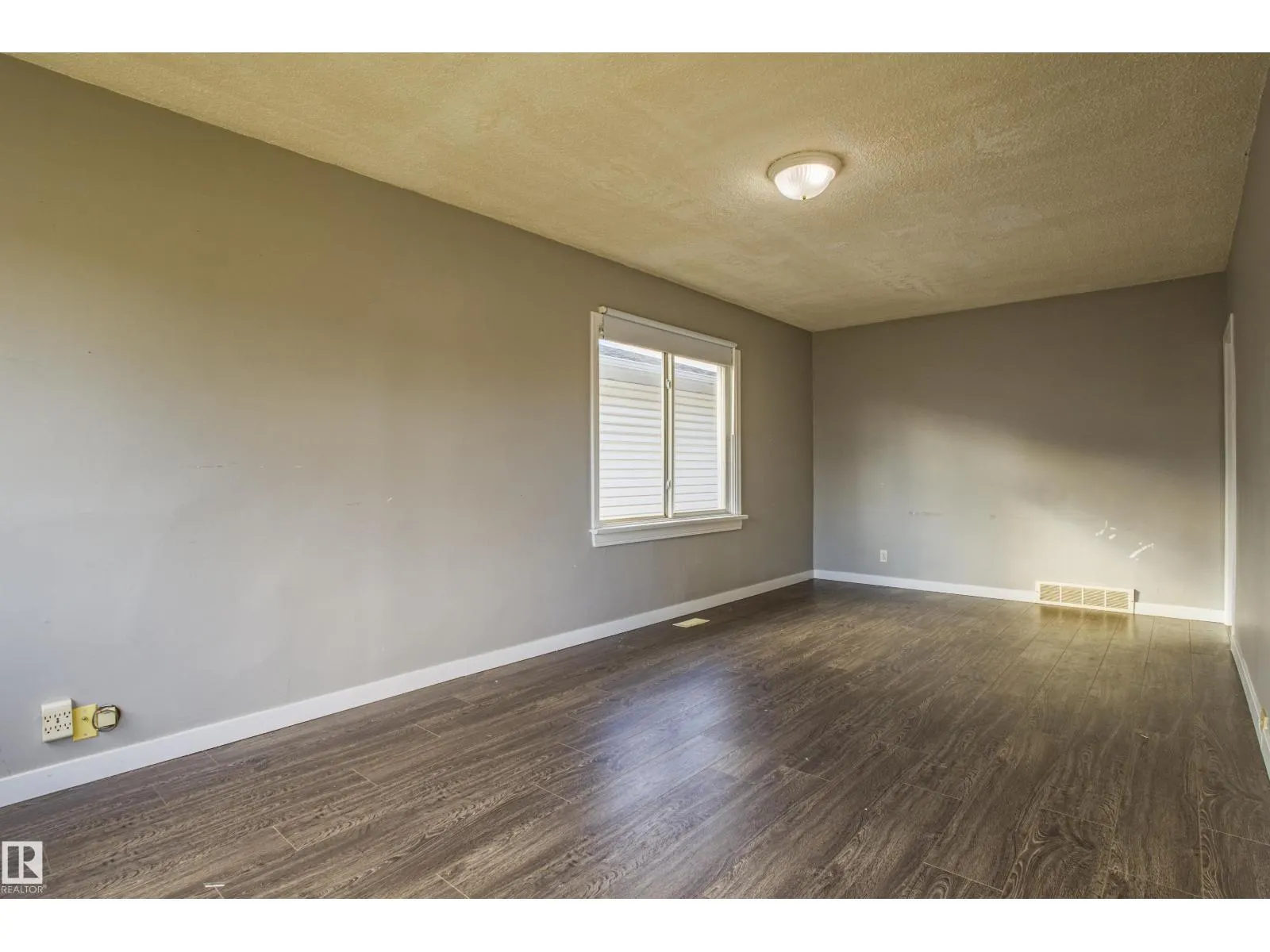 12716 12718 94 ST NW