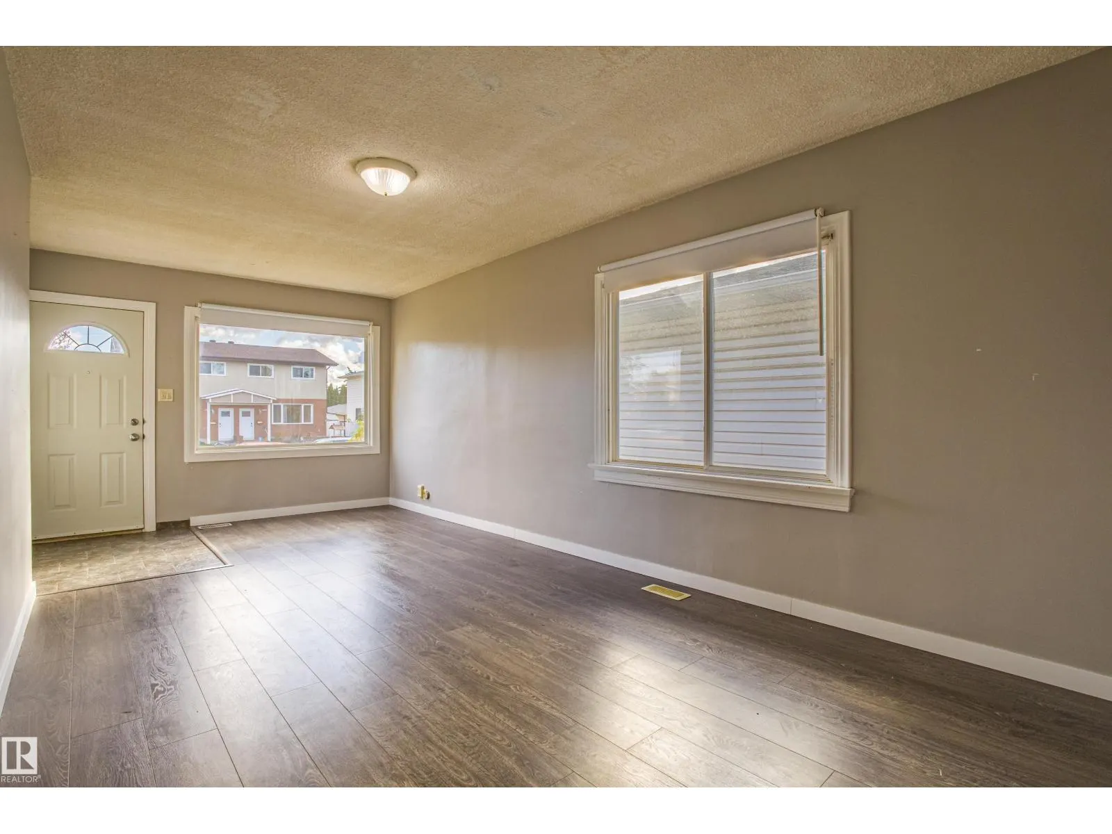 12716 12718 94 ST NW