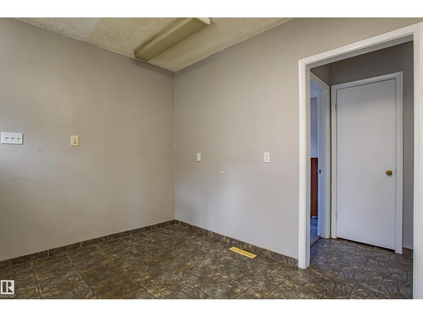 12716 12718 94 ST NW