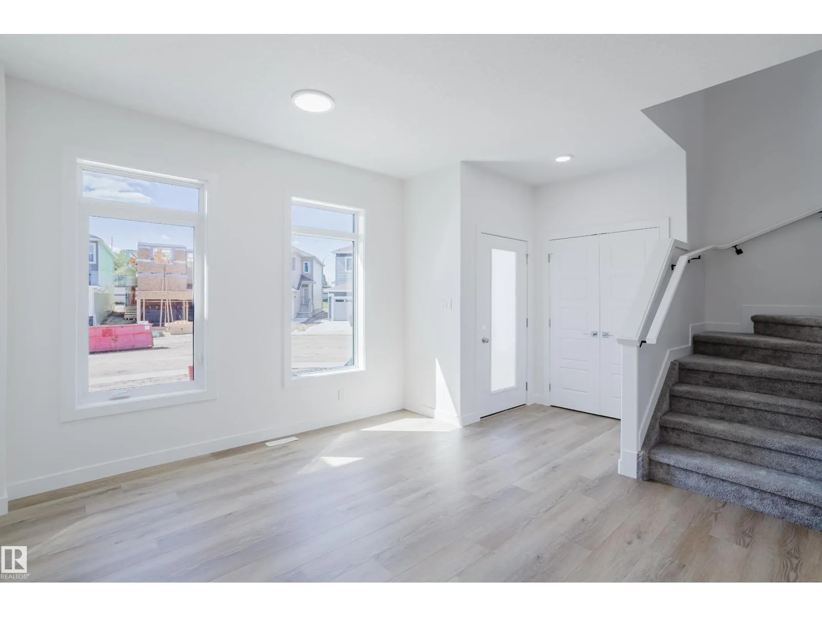 261 Munn WY