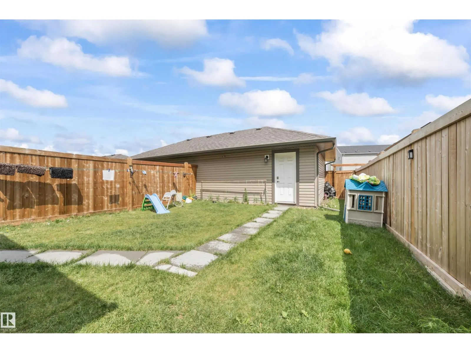 2153 MAPLE RD NW