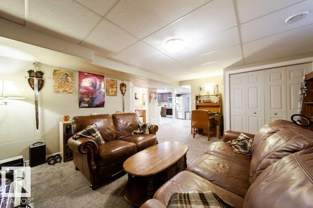 6040 166 AV NW