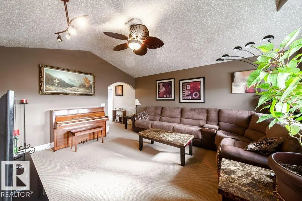 6040 166 AV NW
