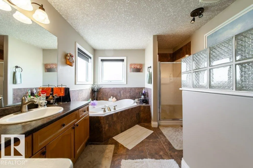 6040 166 AV NW