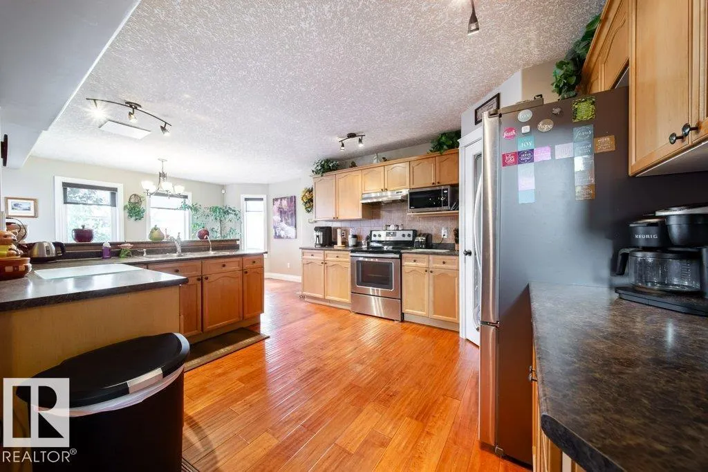 6040 166 AV NW