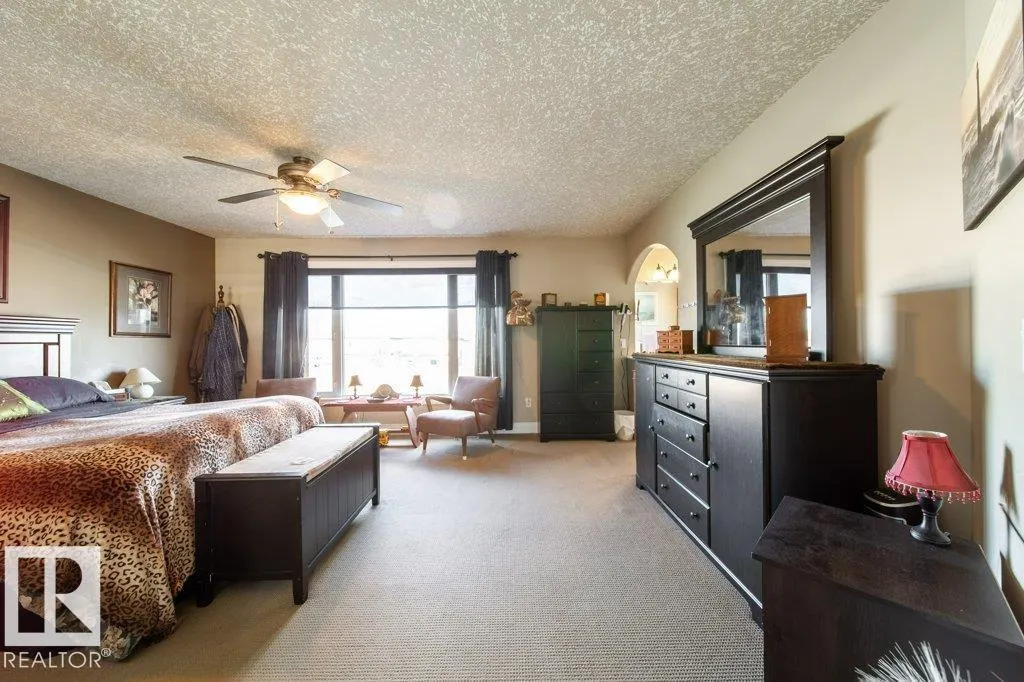 6040 166 AV NW