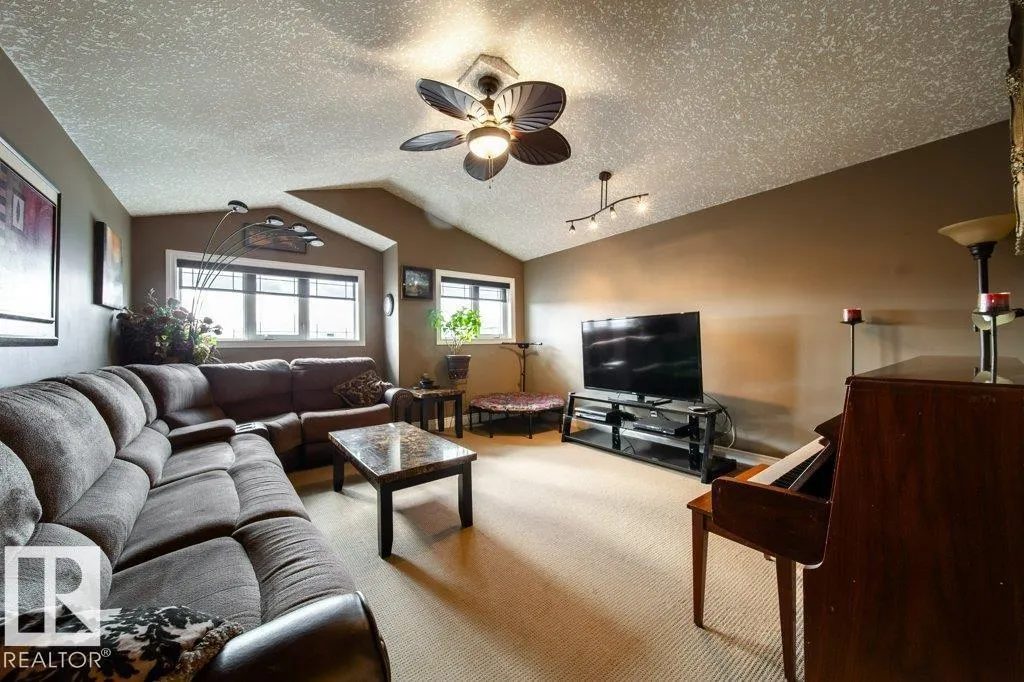 6040 166 AV NW