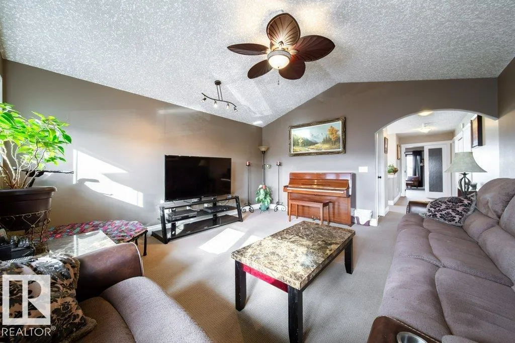 6040 166 AV NW