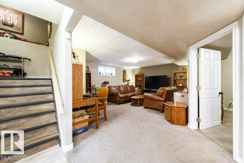 6040 166 AV NW