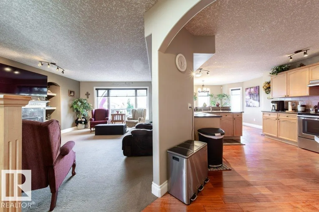 6040 166 AV NW