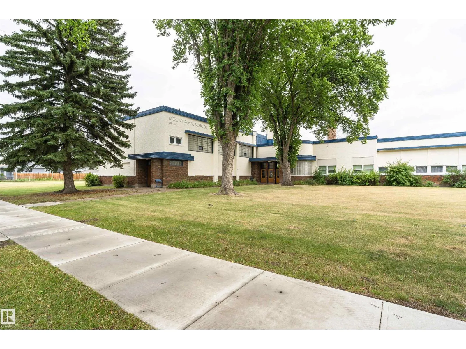 #305 5316 118 AV NW