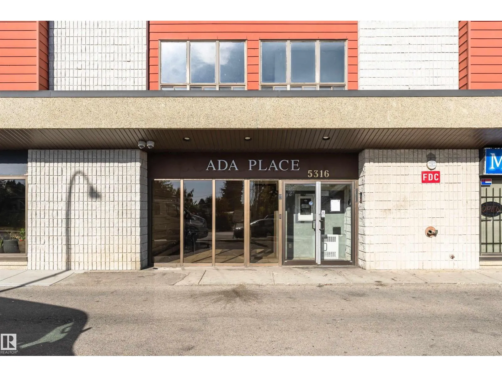 #305 5316 118 AV NW