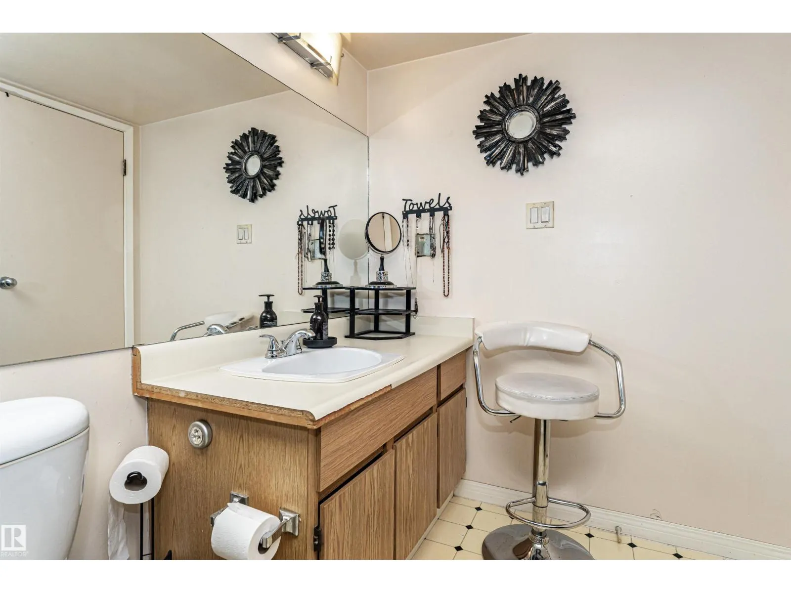 #305 5316 118 AV NW