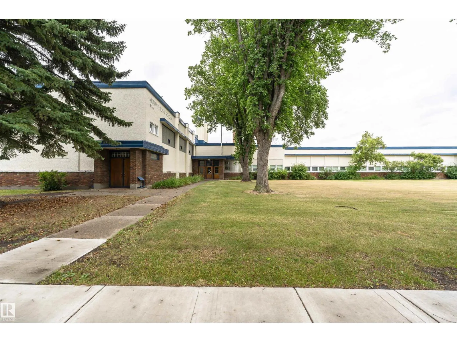 #305 5316 118 AV NW
