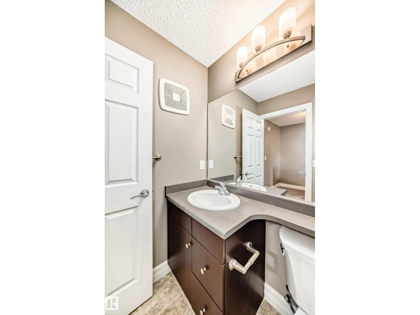 #54 3625 144 AV NW