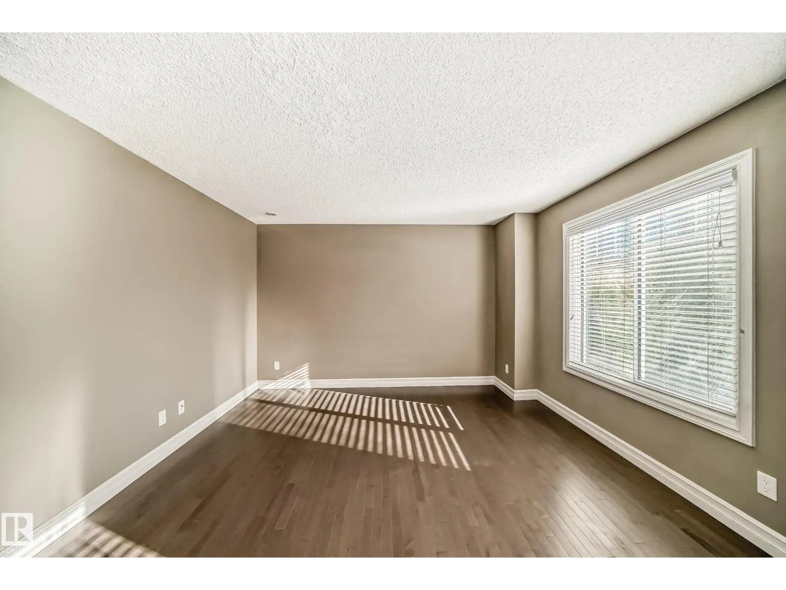 #54 3625 144 AV NW