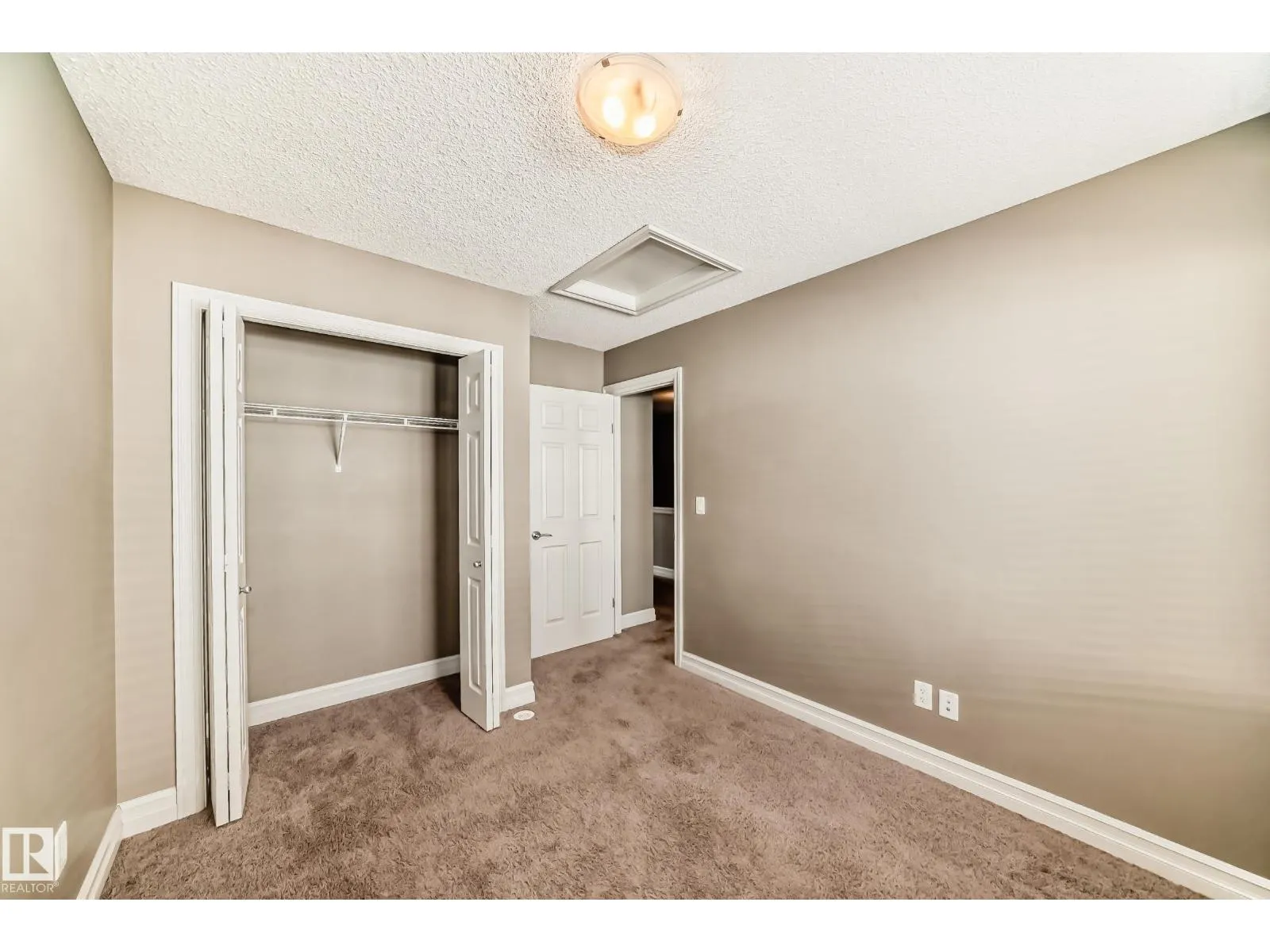 #54 3625 144 AV NW