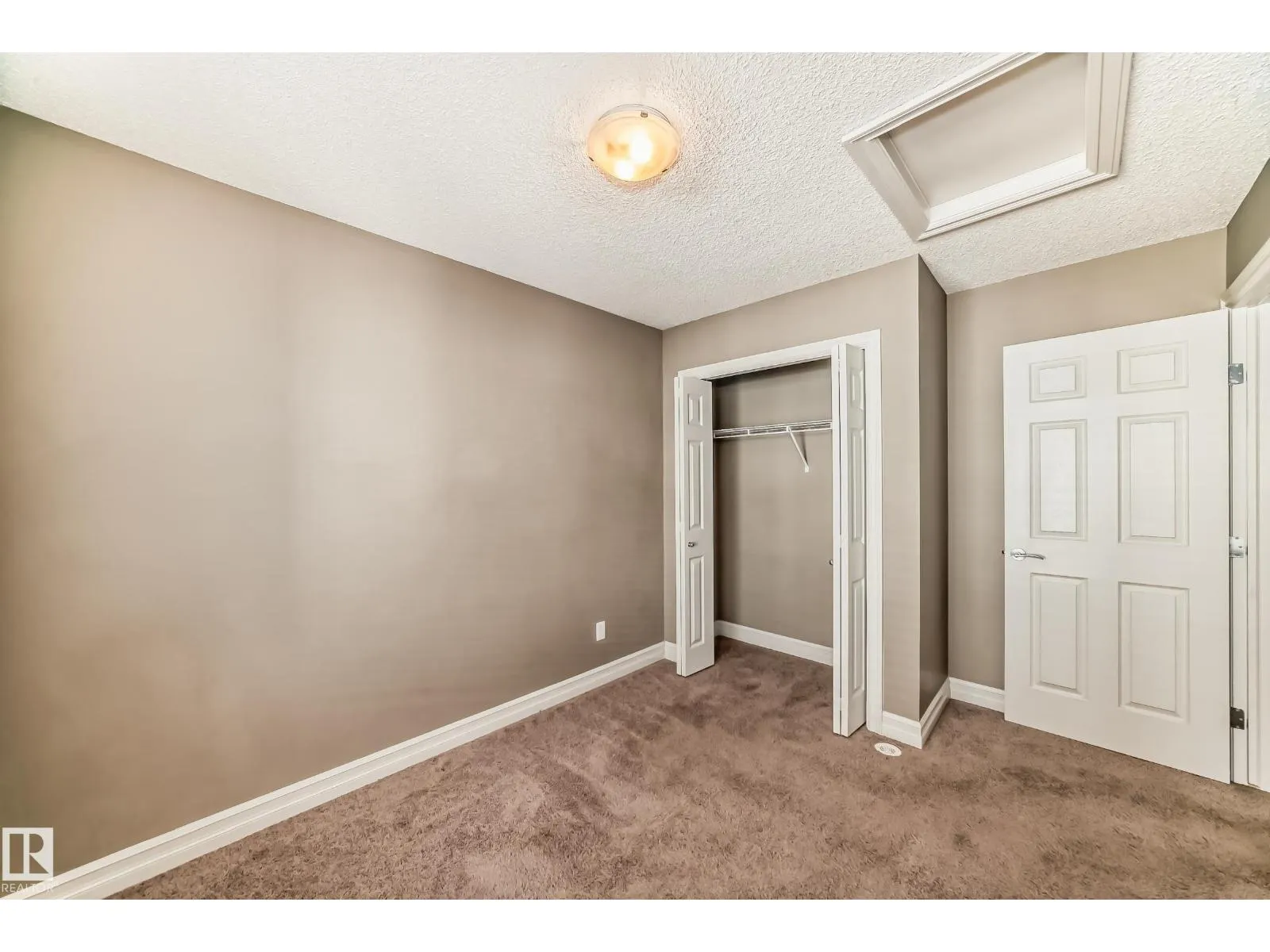 #54 3625 144 AV NW