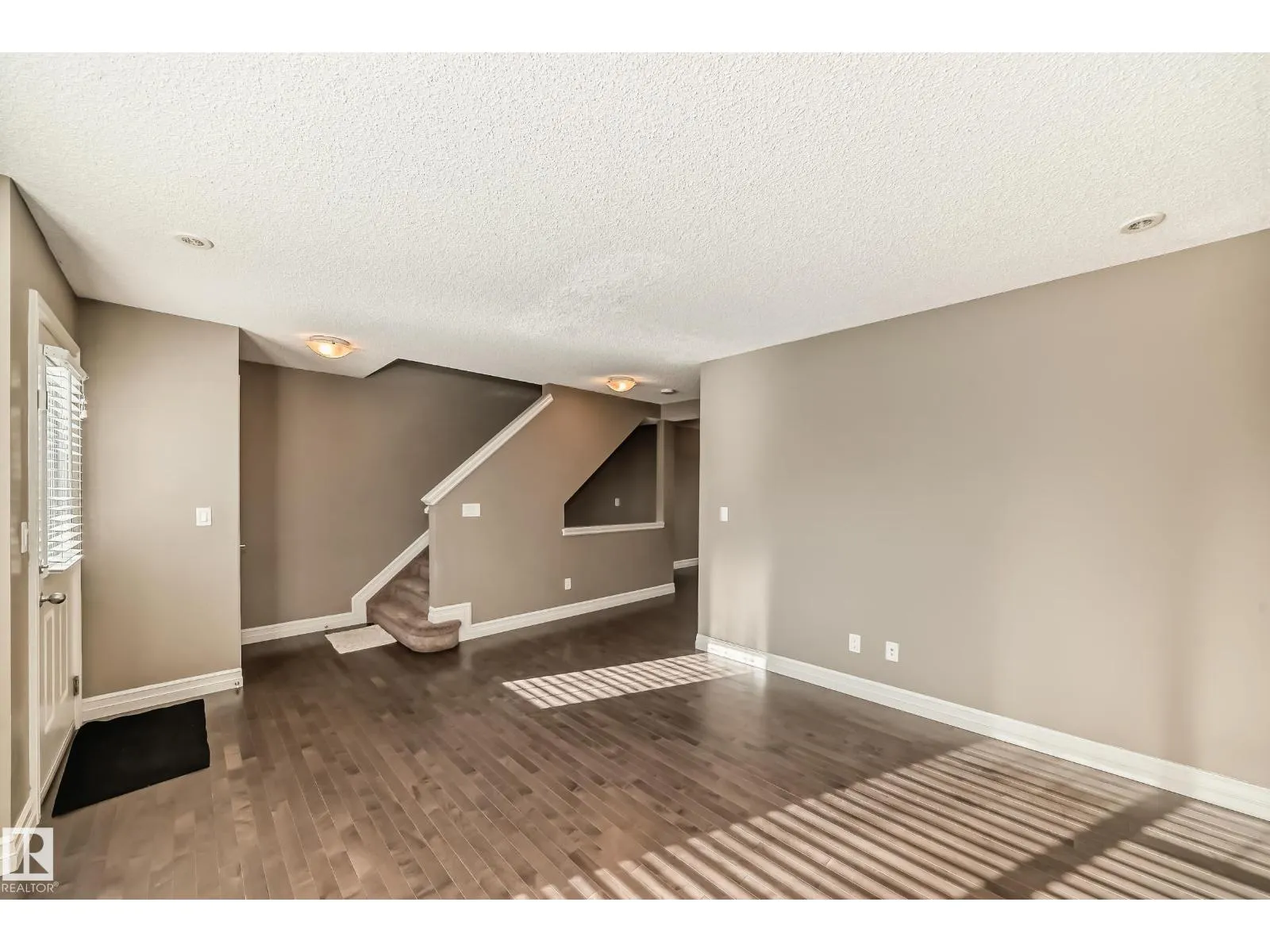 #54 3625 144 AV NW