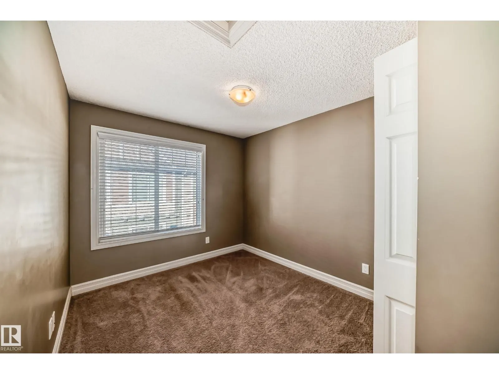 #54 3625 144 AV NW