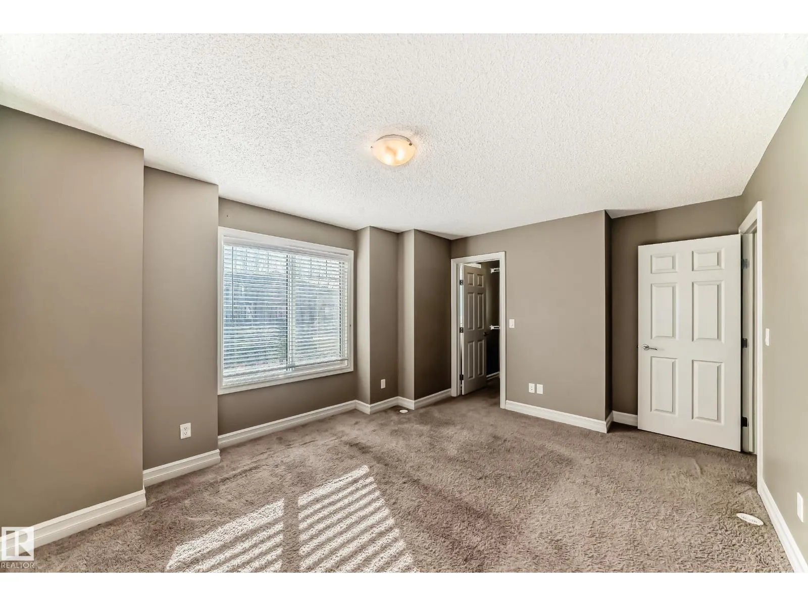 #54 3625 144 AV NW