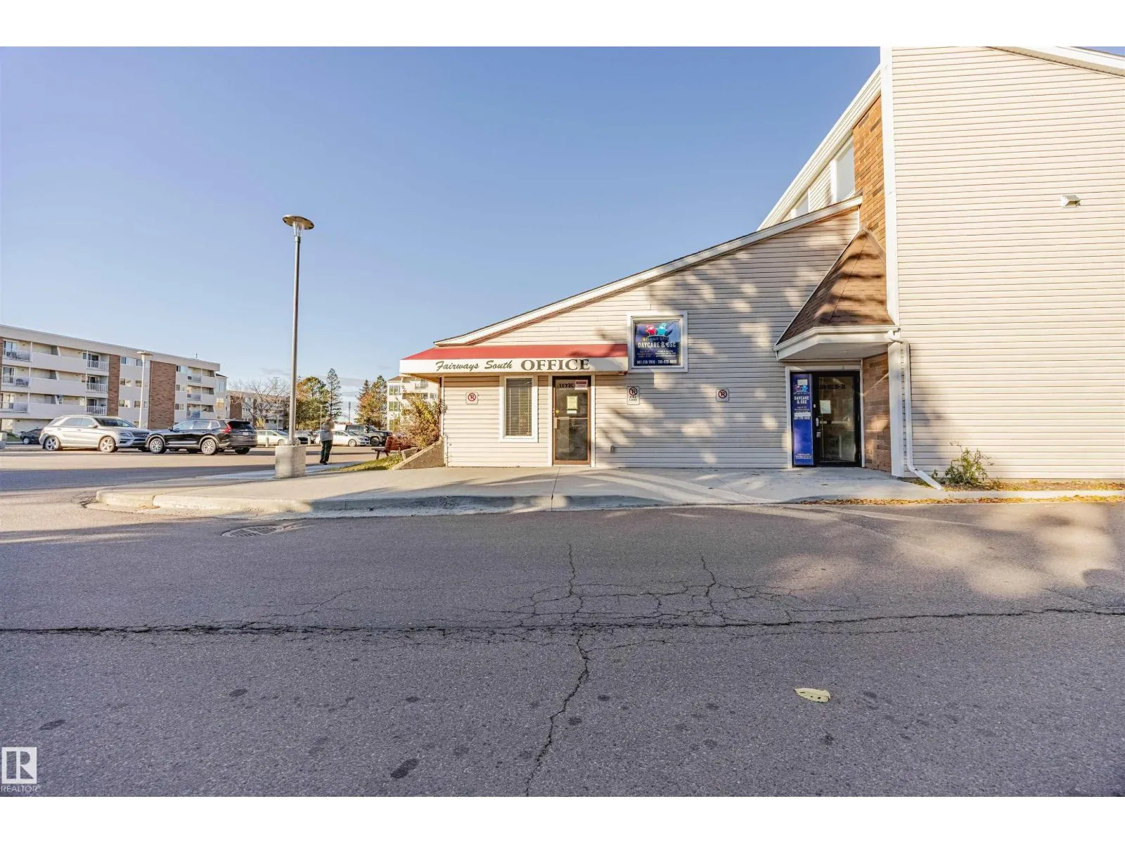 #28 11255 31 AV NW
