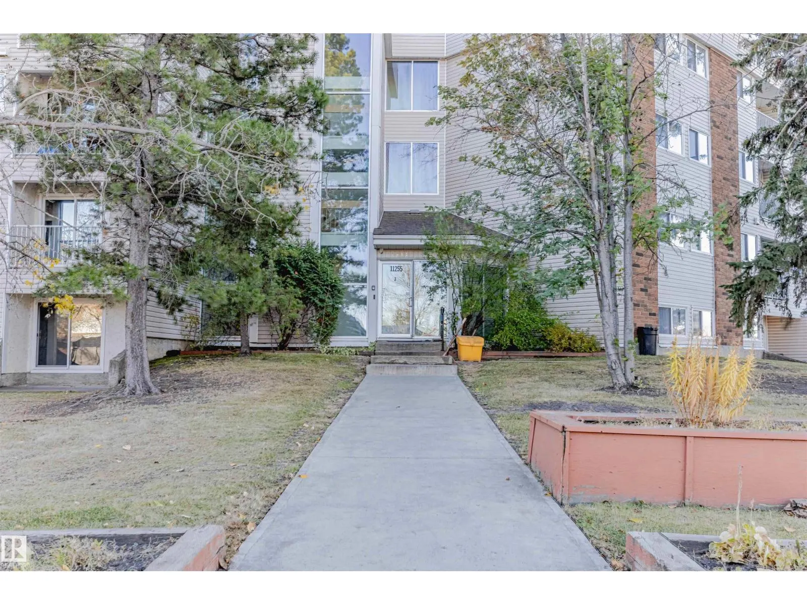 #28 11255 31 AV NW