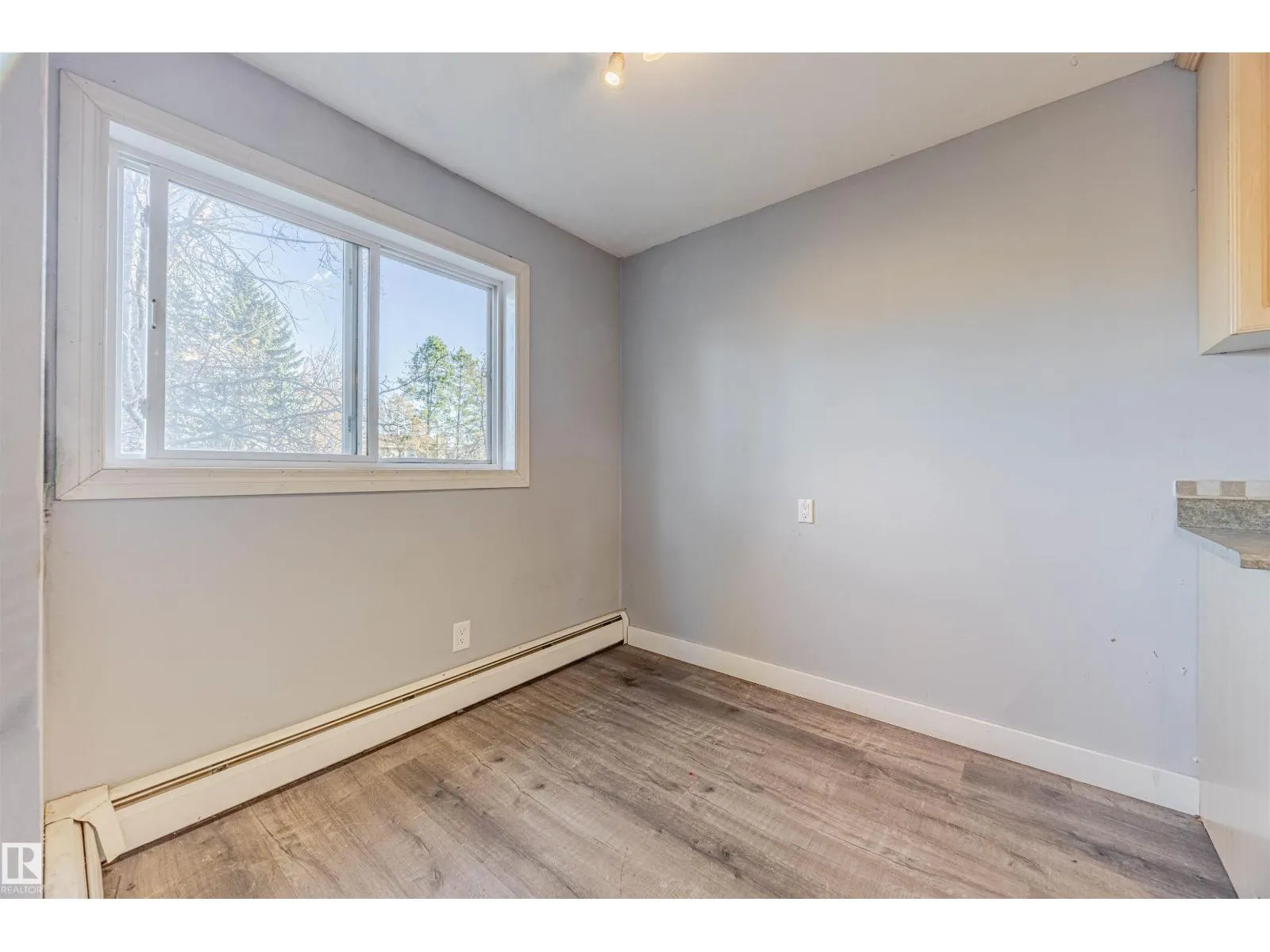 #28 11255 31 AV NW