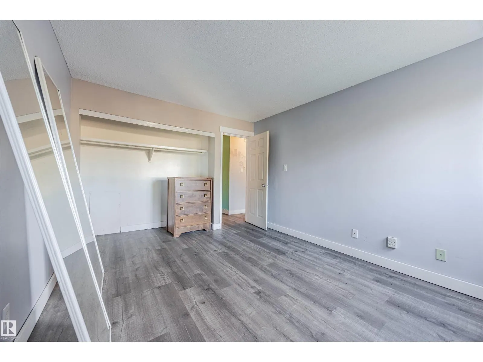 #28 11255 31 AV NW