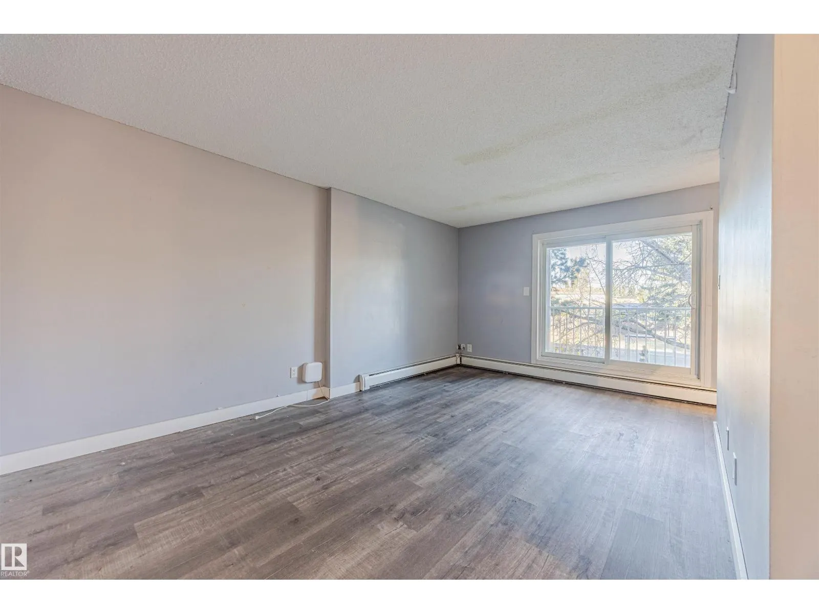 #28 11255 31 AV NW