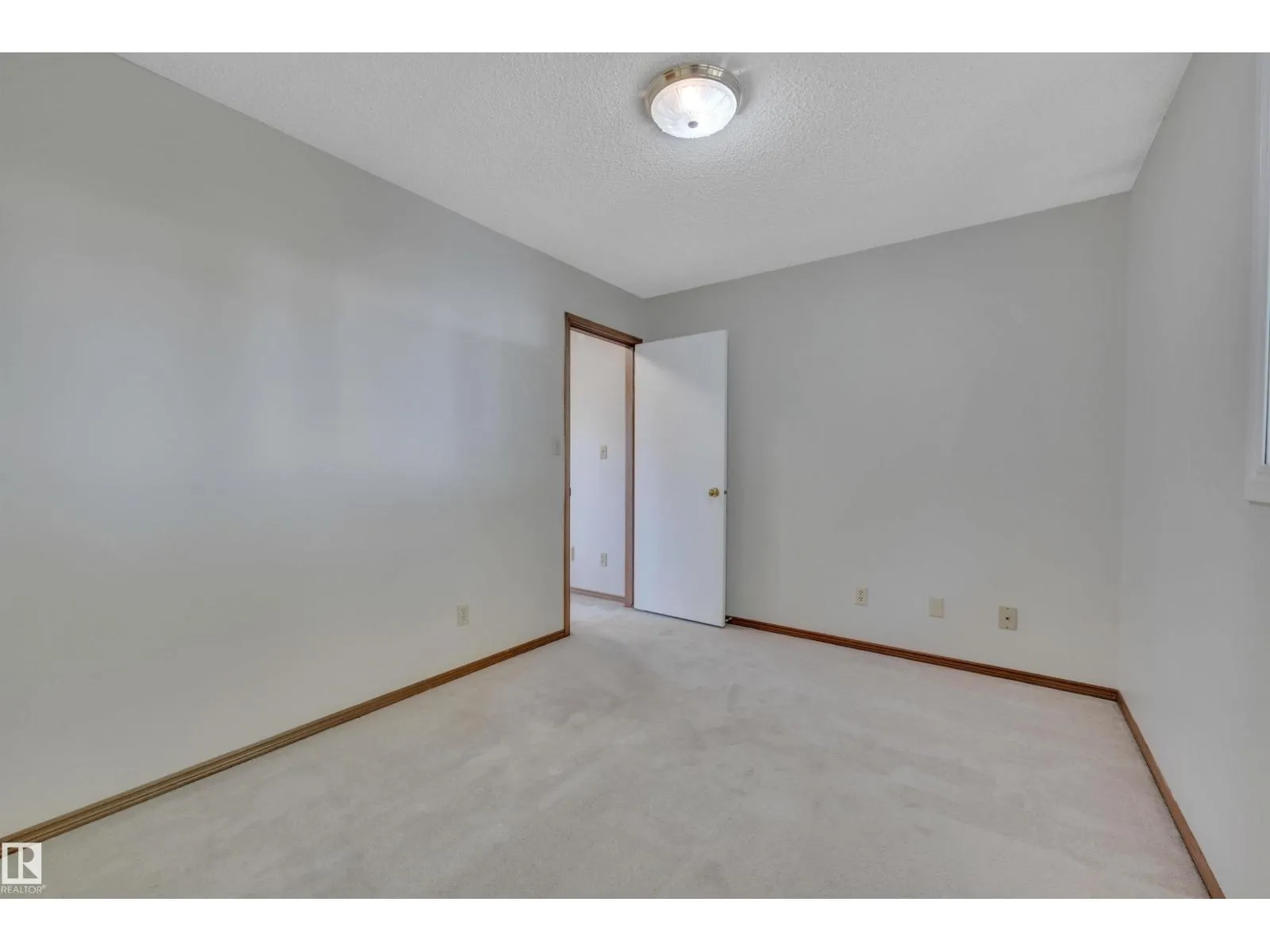 9747 81 AV NW