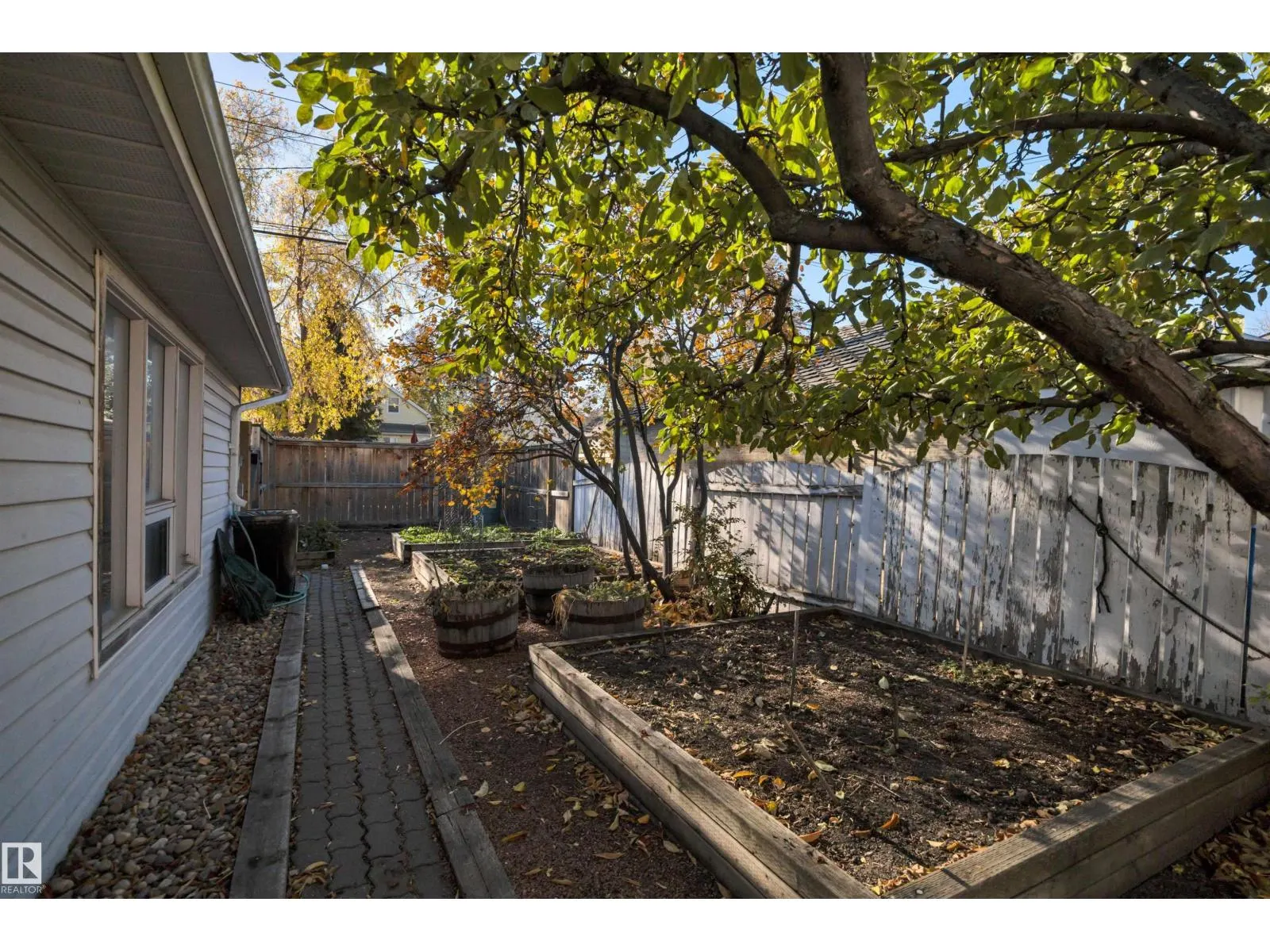 9747 81 AV NW