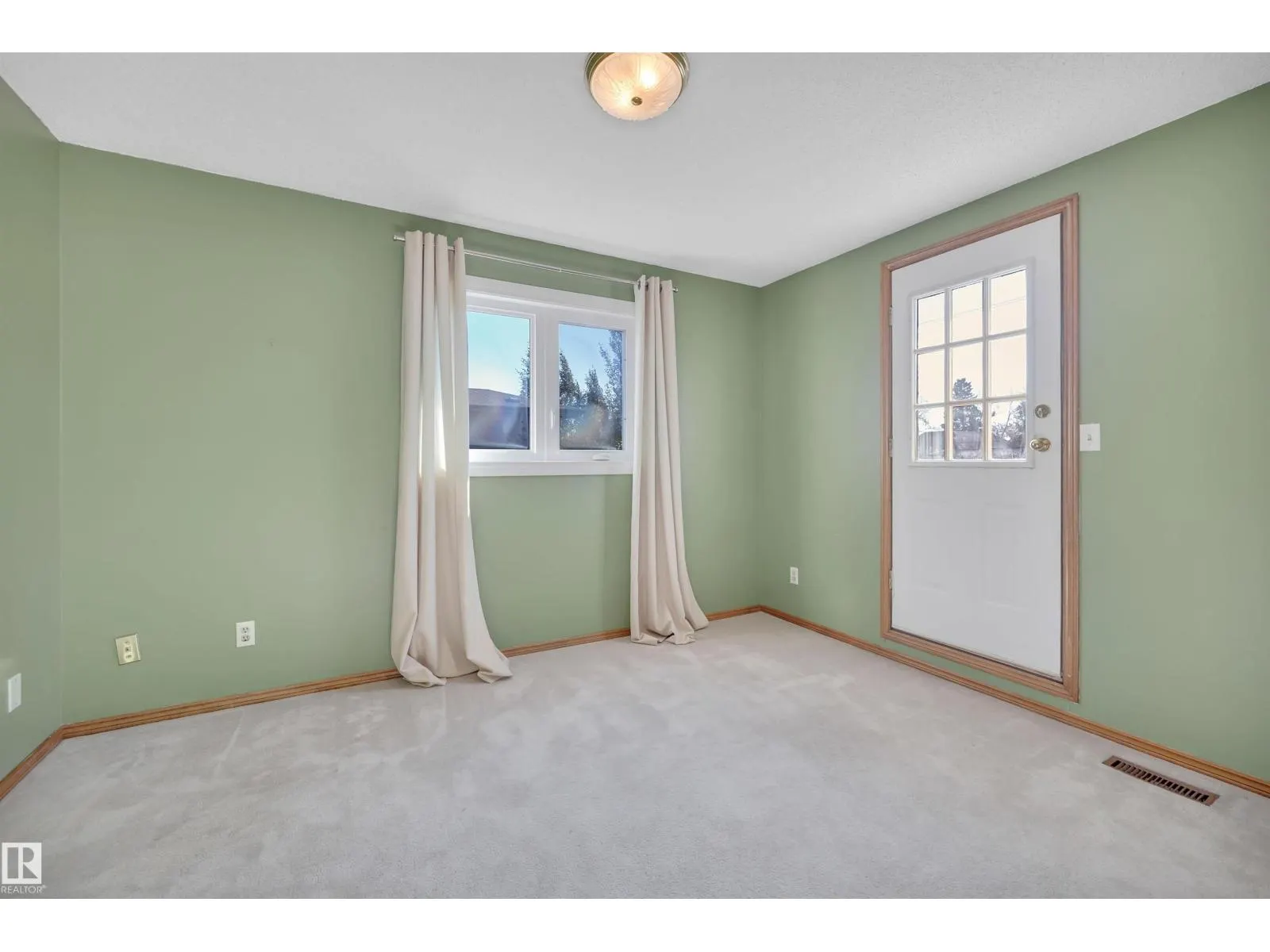 9747 81 AV NW