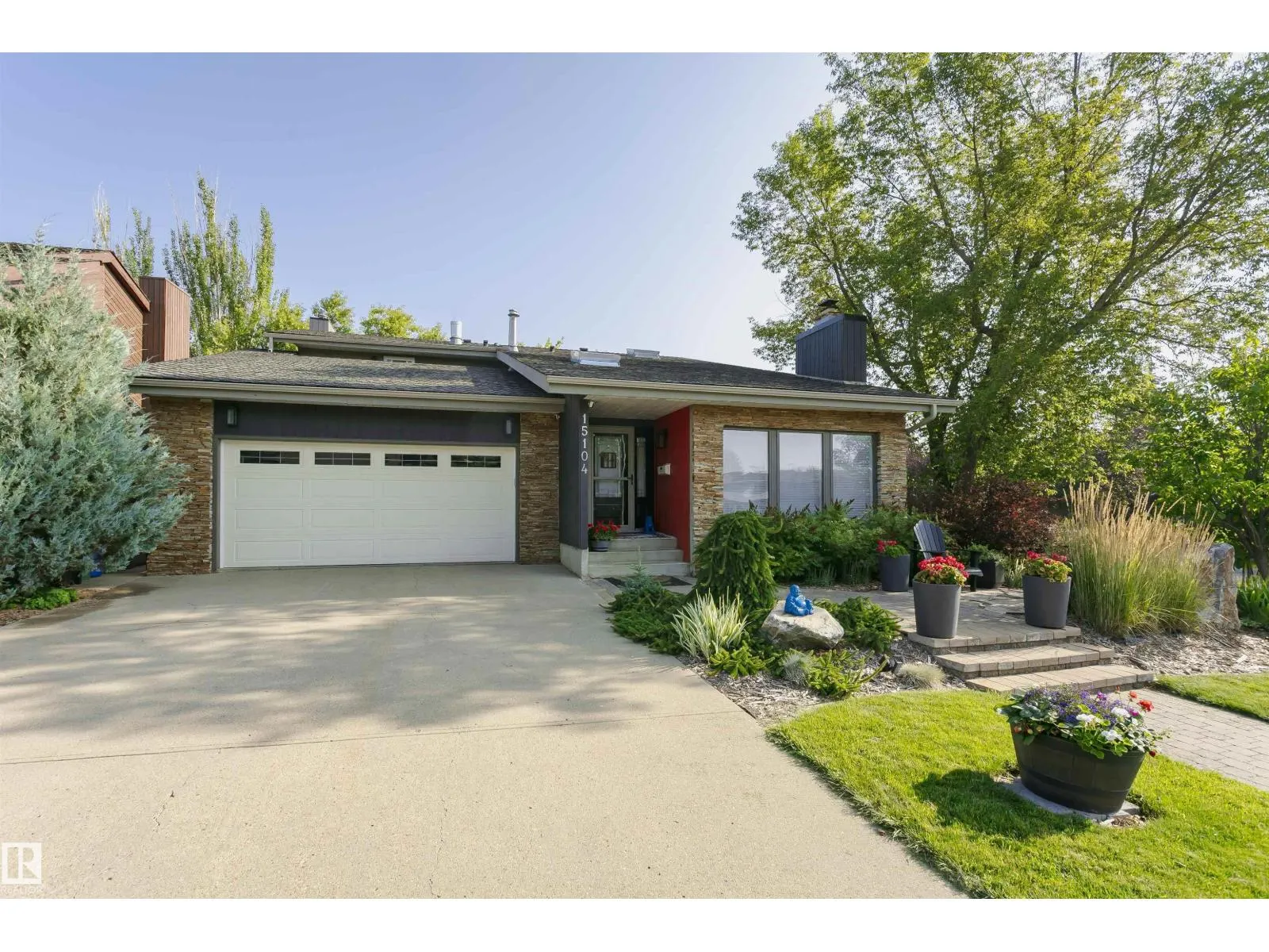 15104 42 AV NW