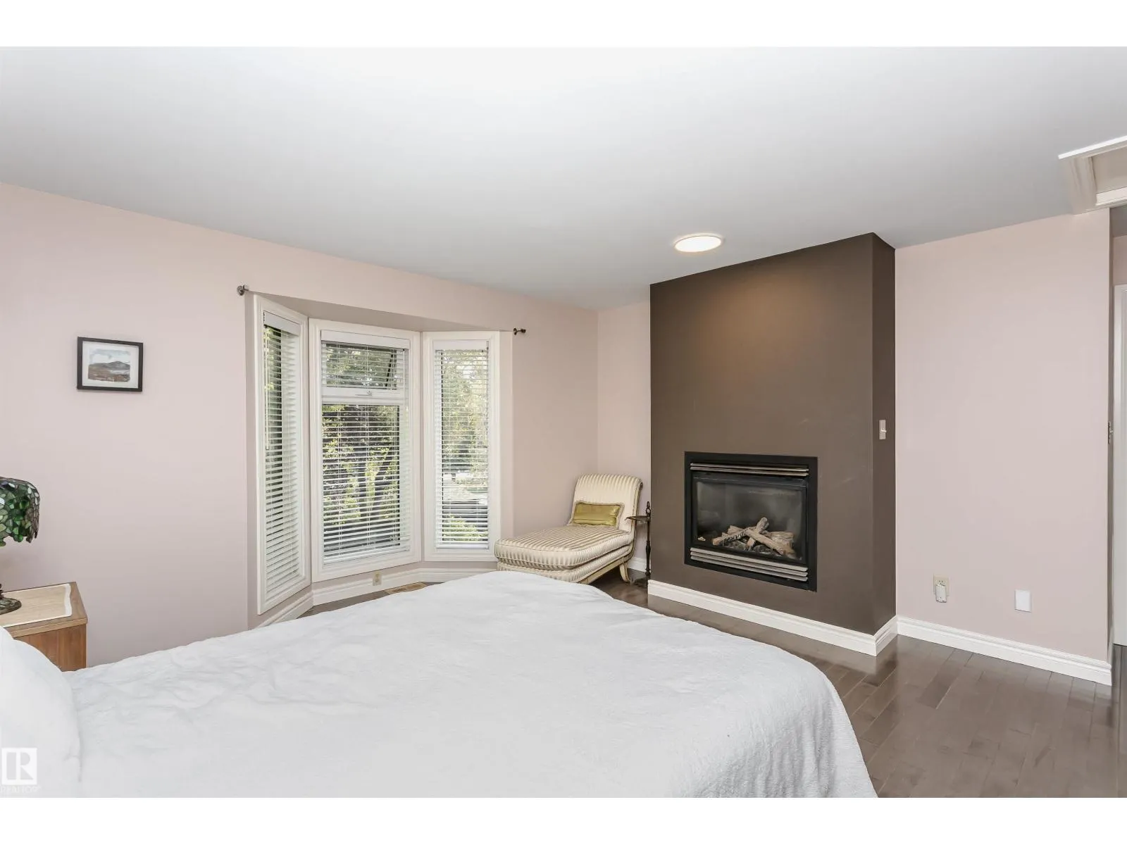 15104 42 AV NW